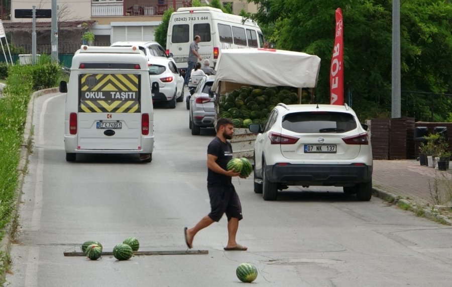 Kamyonetten Düşen Çocuk Minibüsün Altında Kalmaktan Son Anda Kurtuldu