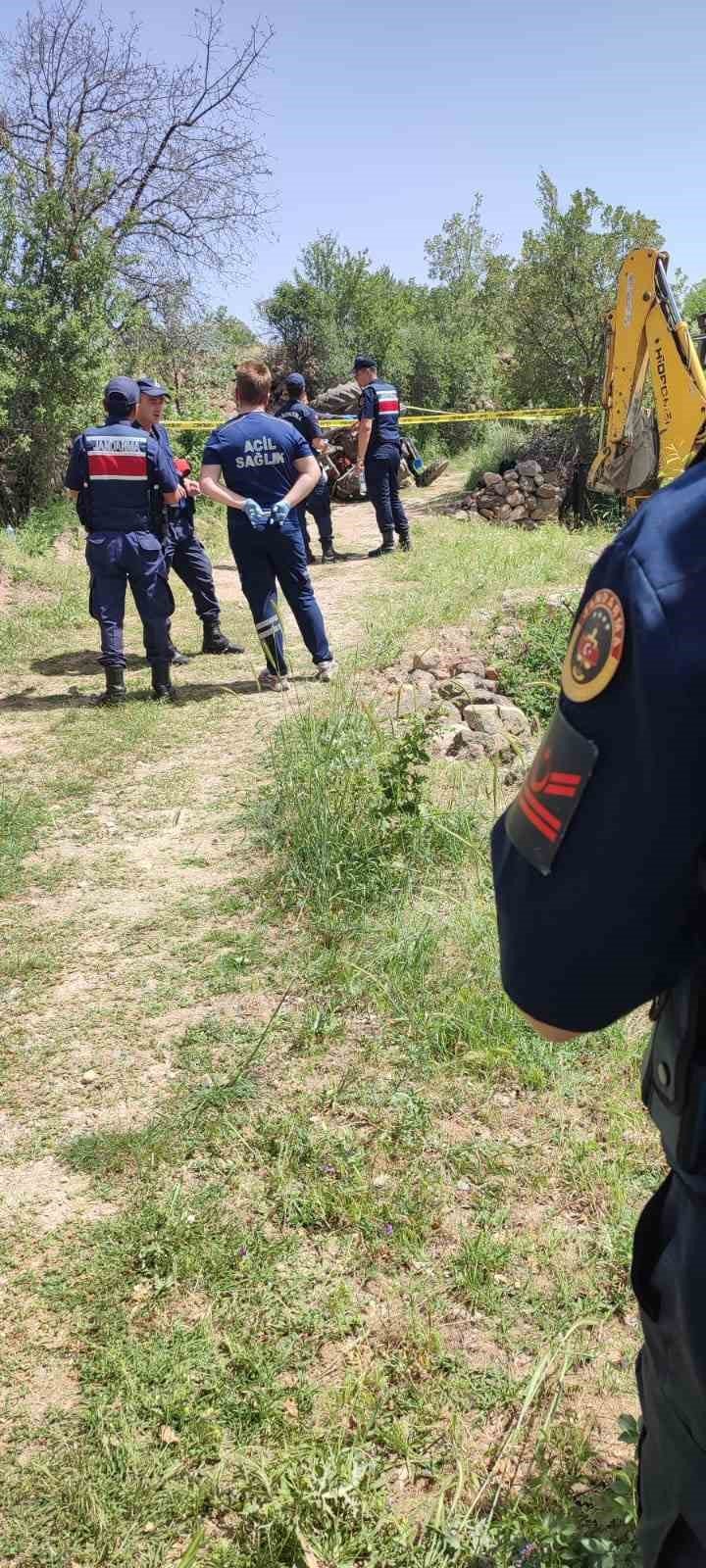 Devrilen Traktörün Altında Kalan Sürücü Hayatını Kaybetti