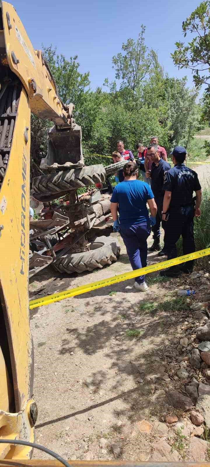 Devrilen Traktörün Altında Kalan Sürücü Hayatını Kaybetti