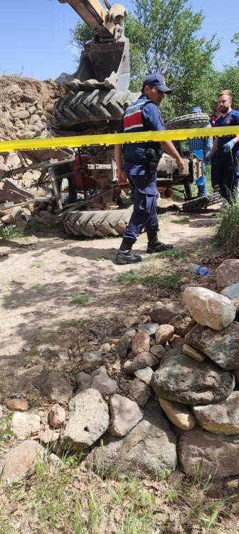 Devrilen Traktörün Altında Kalan Sürücü Hayatını Kaybetti