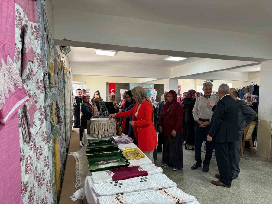 Yıldıztepe’de Okuma Yazma Kursu’na Katılanlar Belgelerini Aldı