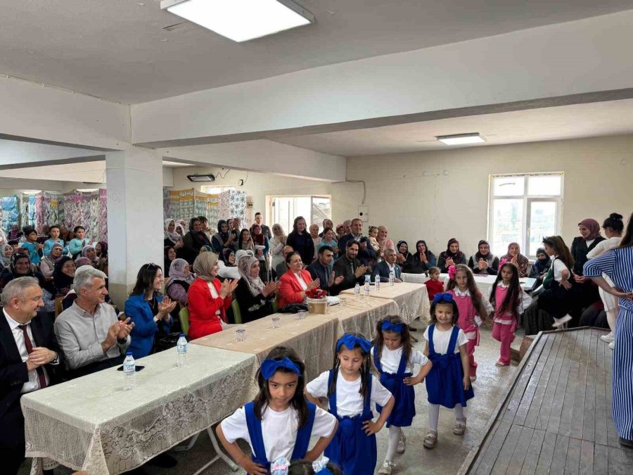 Yıldıztepe’de Okuma Yazma Kursu’na Katılanlar Belgelerini Aldı