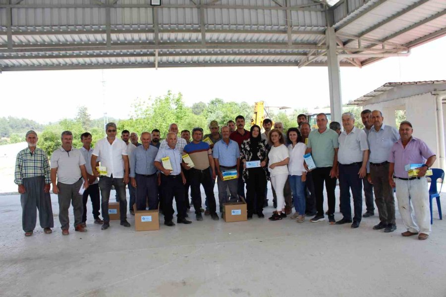 Büyükşehir’den 3 Mahalleye 18 Bin 200 Yapışkan Tuzak Desteği