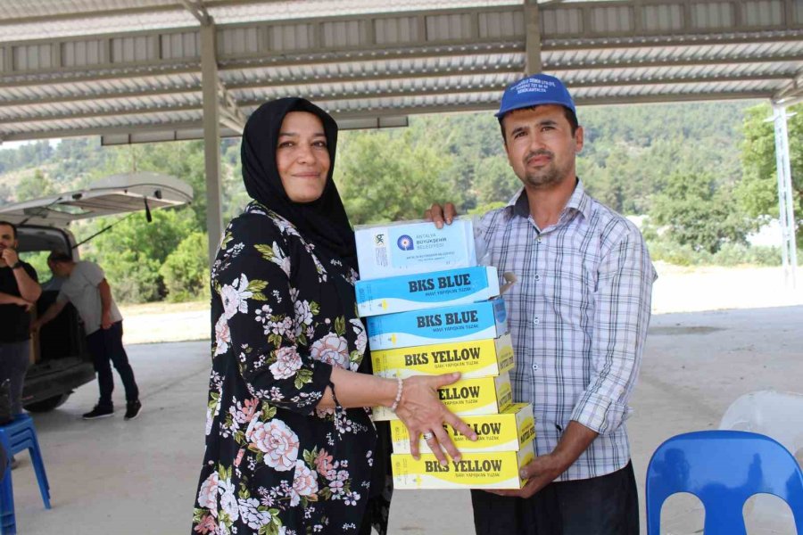 Büyükşehir’den 3 Mahalleye 18 Bin 200 Yapışkan Tuzak Desteği