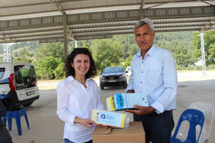 Büyükşehir’den 3 Mahalleye 18 Bin 200 Yapışkan Tuzak Desteği