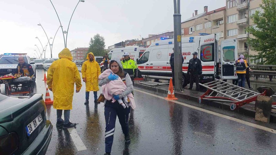 Yaralı Bebeğe Sağlık Personelinden "anne" Şefkati