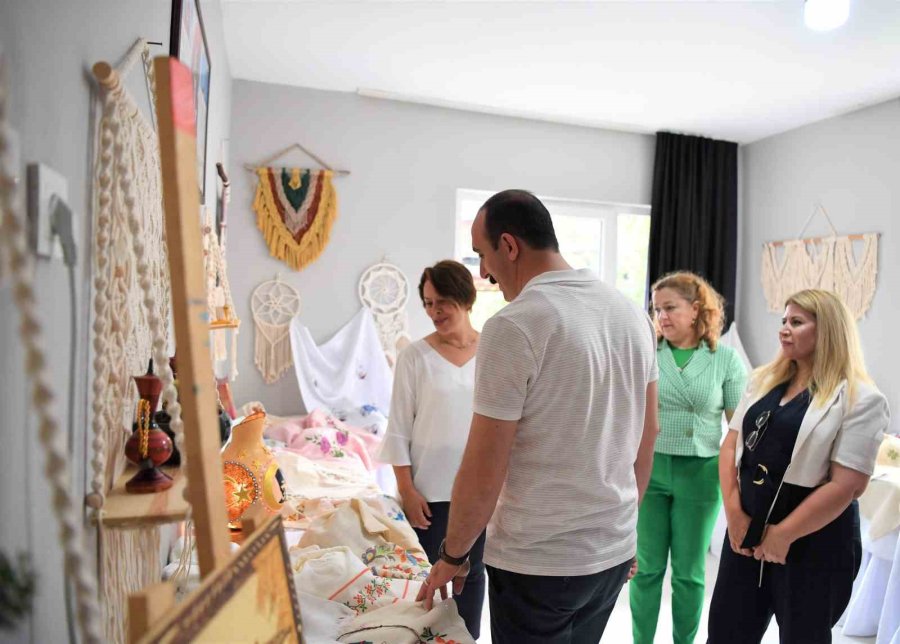 Gökçam Yaşam Merkezi’nde "el Emeği Ürünler Sergisi" Açıldı