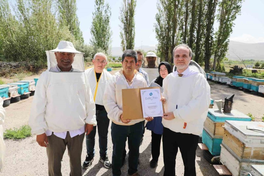 Arı Yetiştiricilerine Uygulamalı Eğitim