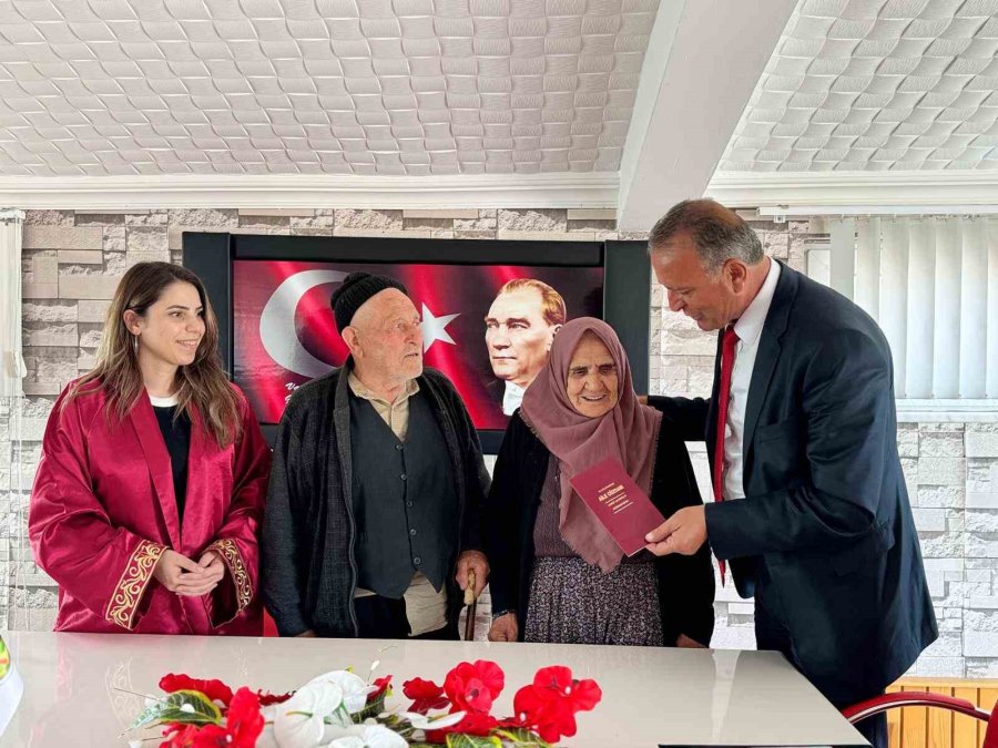 60 Yıl Sonra Resmi Nikah Kıydılar