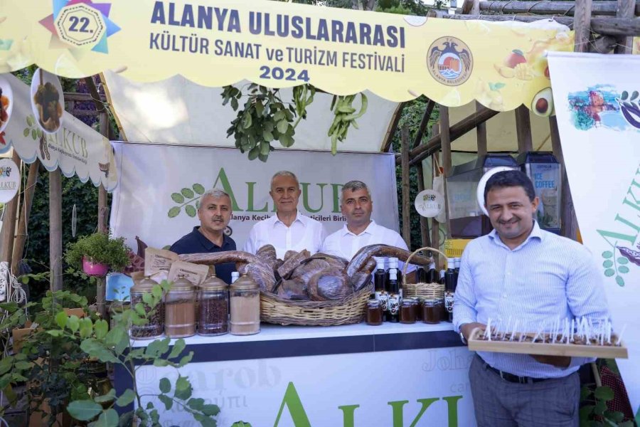 Başkan Özçelik Tescilli Fıstıklı Limonatayı Tanıttı