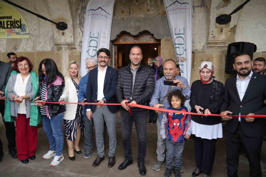 Niğde’de 31 Ülkeden 74 Sanatçının Eserlerinin Yer Aldığı Sergi Kapılarını Açtı
