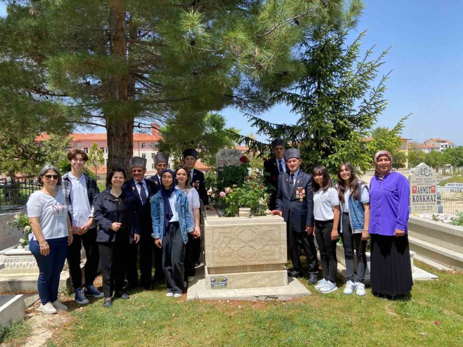 Babasının Silah Arkadaşlarını Görünce Gözyaşlarına Hakim Olamadı