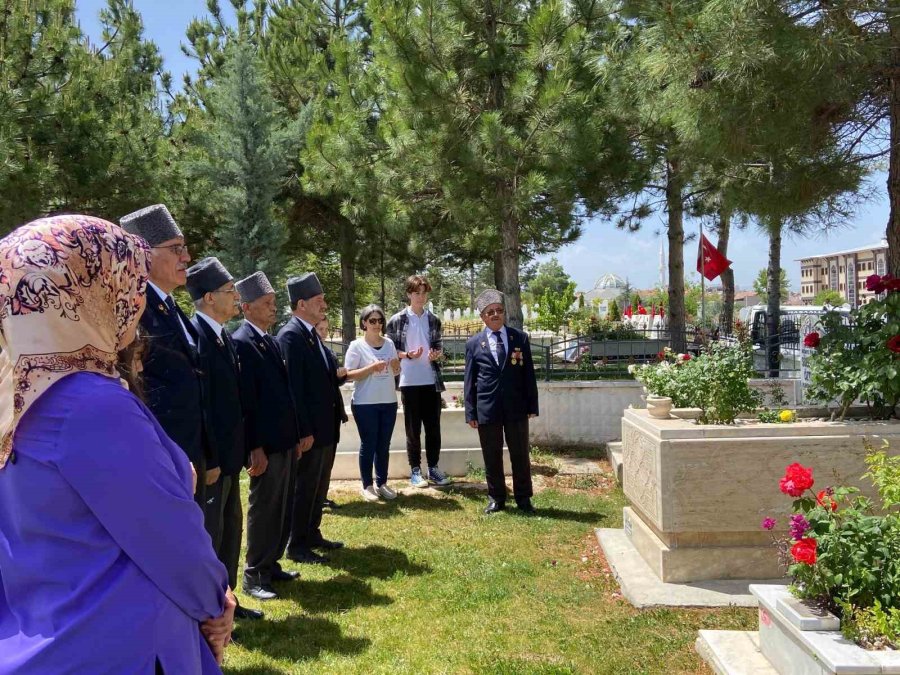Babasının Silah Arkadaşlarını Görünce Gözyaşlarına Hakim Olamadı
