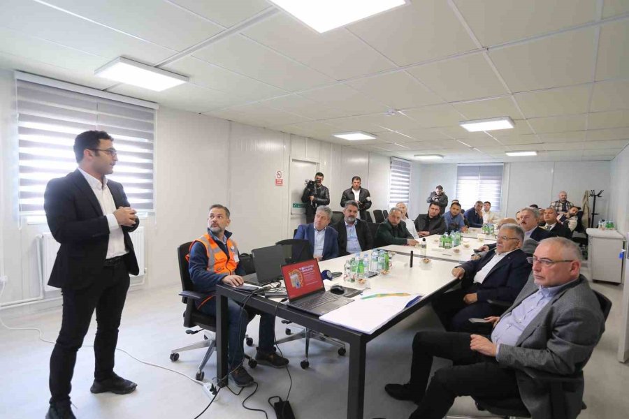 Başkan Büyükkılıç’tan Yüksek Hızlı Tren İncelemesi: "her Şey Yolunda Ve Seyrinde"