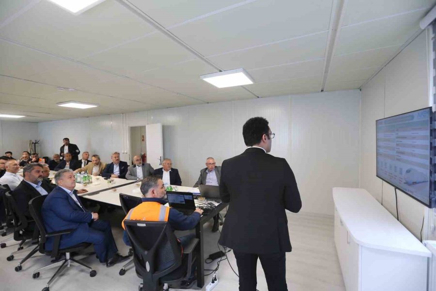 Başkan Büyükkılıç’tan Yüksek Hızlı Tren İncelemesi: "her Şey Yolunda Ve Seyrinde"