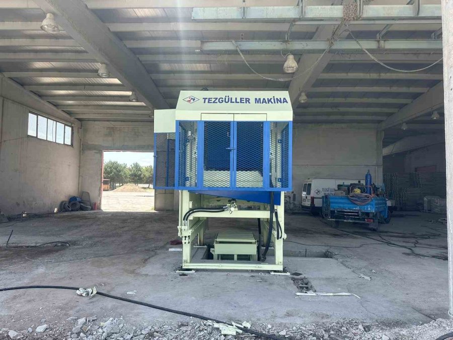 Büyükşehir’den 26 Milyon Tl’lik Beton Parke Taşı Makinesi