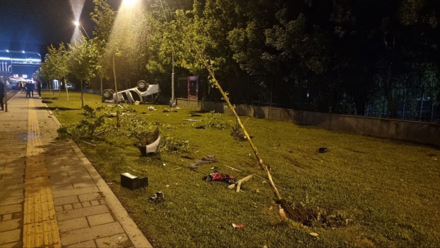 Kaza Yapan Araçlar Takla Attı, Ortalık Savaş Alanına Döndü: 3 Yaralı