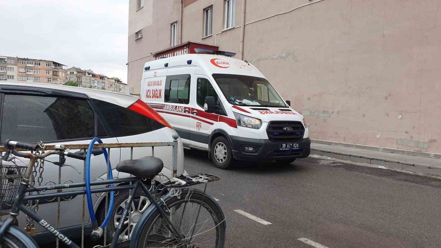 5. Kattan Düşen Kadın Ağır Yaralandı