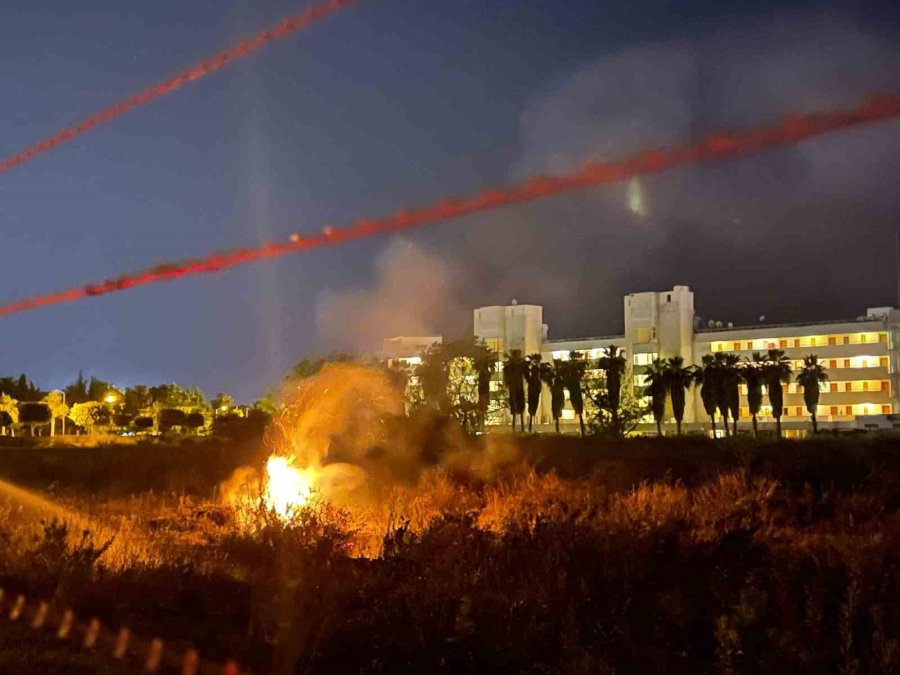 Alanya’da Şampiyonluk Kutlamasında Boş Araziye Atılan Meşale Yangın Çıkardı