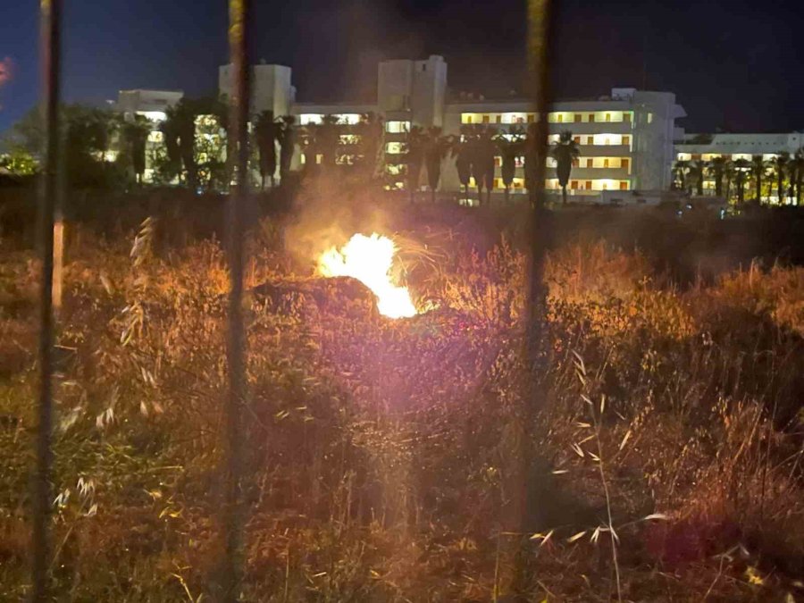 Alanya’da Şampiyonluk Kutlamasında Boş Araziye Atılan Meşale Yangın Çıkardı