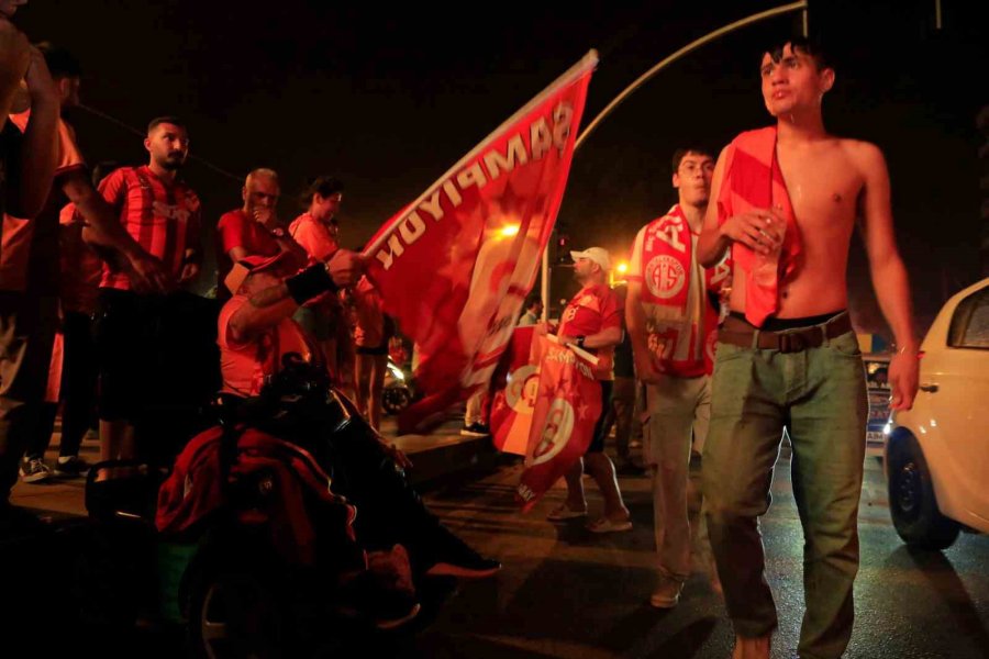 Antalya’da Kutlamaların Merkezi Cumhuriyet Meydanı Oldu
