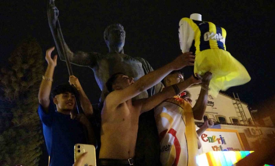 Antalya’da Kutlamaların Merkezi Cumhuriyet Meydanı Oldu