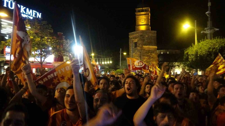 Antalya’da Kutlamaların Merkezi Cumhuriyet Meydanı Oldu