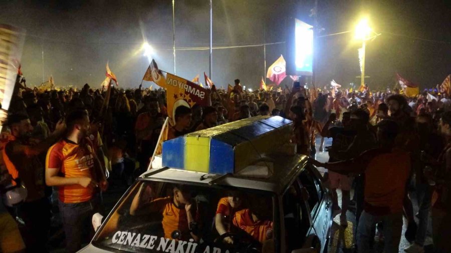 Antalya’da Kutlamaların Merkezi Cumhuriyet Meydanı Oldu