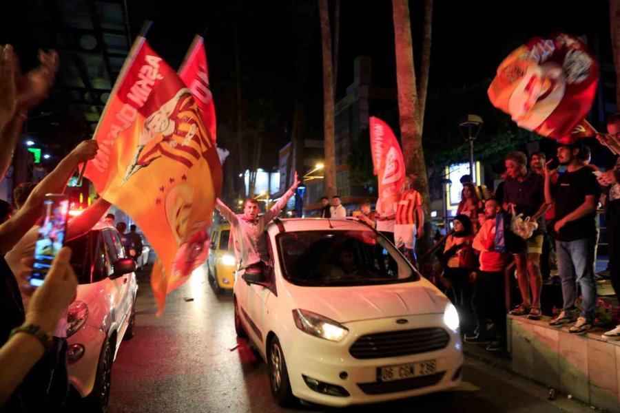 Antalya’da Kutlamaların Merkezi Cumhuriyet Meydanı Oldu