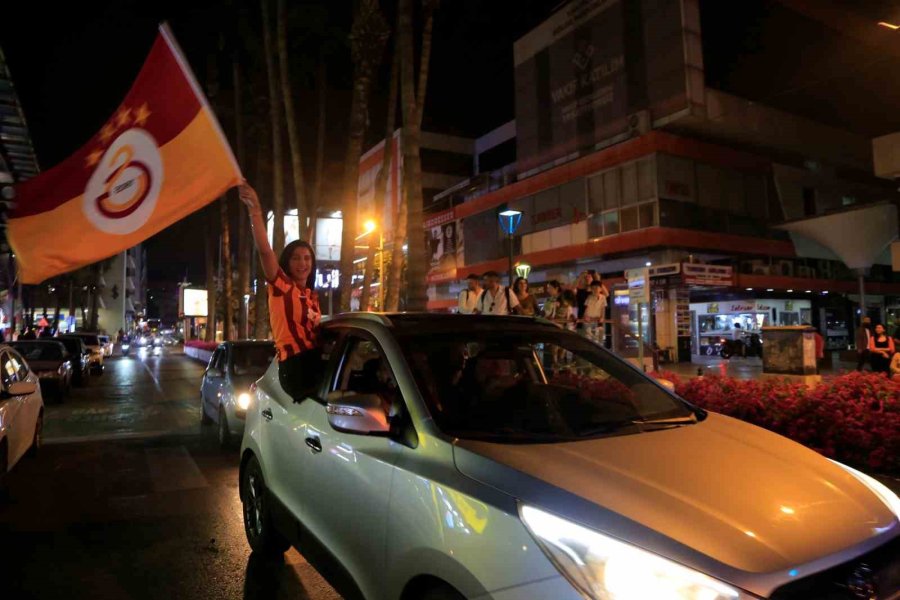 Antalya’da Kutlamaların Merkezi Cumhuriyet Meydanı Oldu