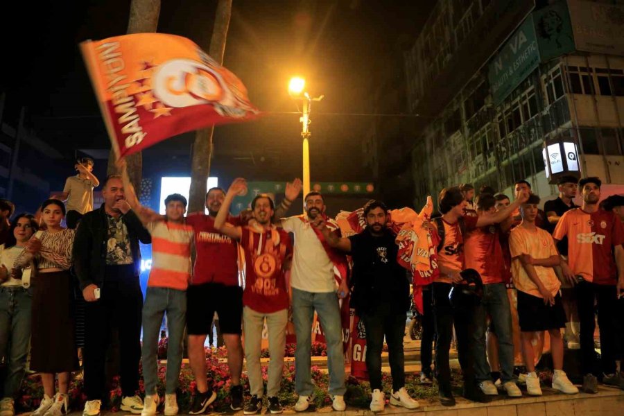 Antalya’da Kutlamaların Merkezi Cumhuriyet Meydanı Oldu