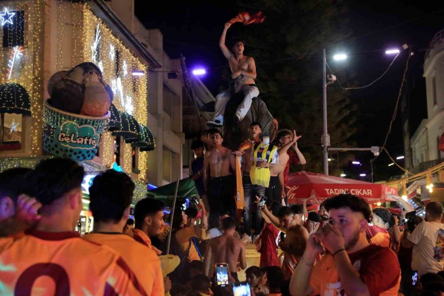 Antalya’da Kutlamaların Merkezi Cumhuriyet Meydanı Oldu