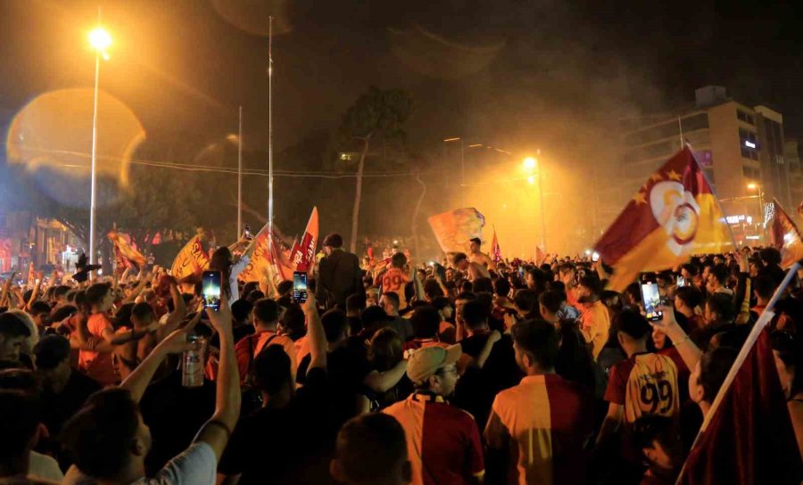 Antalya’da Kutlamaların Merkezi Cumhuriyet Meydanı Oldu