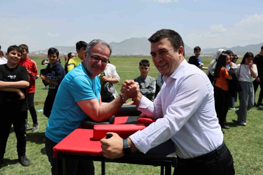 Başkan Özdoğan Başarılı Öğrencileri Ödüllendirecek