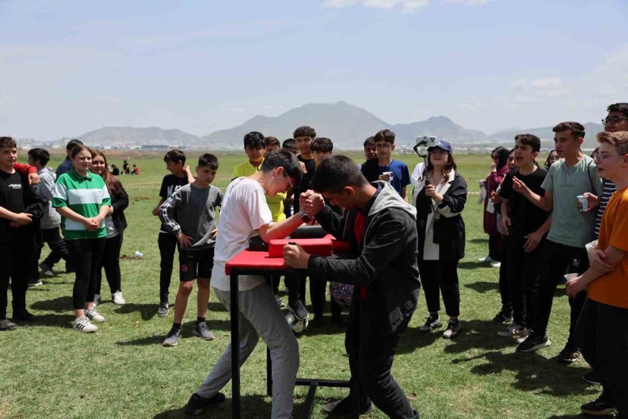 Başkan Özdoğan Başarılı Öğrencileri Ödüllendirecek