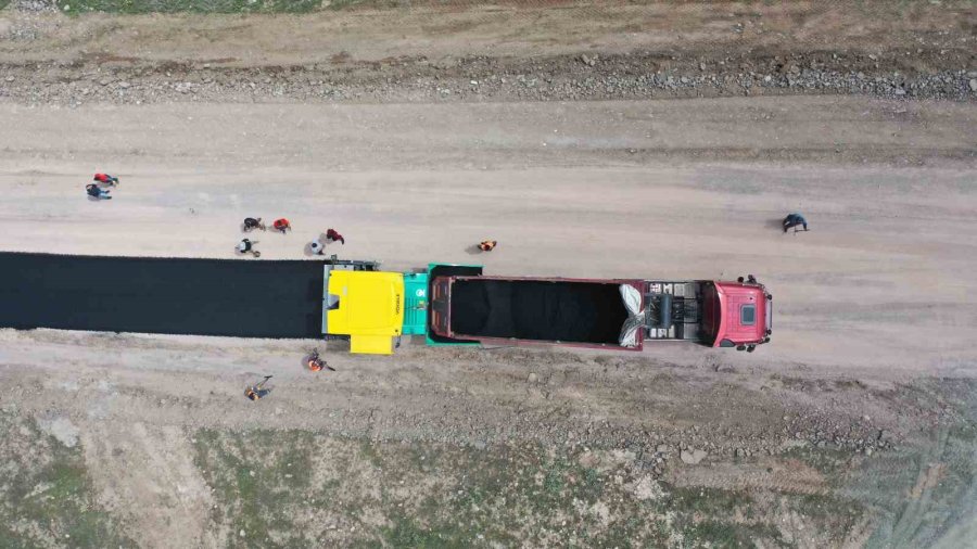 Yeni İş Makineleri Pınarbaşı’nda Yol Çalışması Yaptı