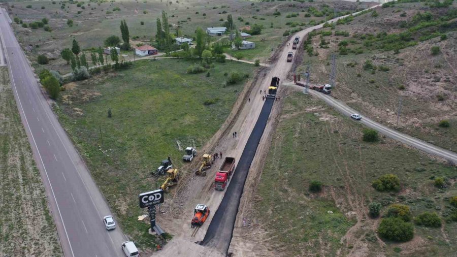 Yeni İş Makineleri Pınarbaşı’nda Yol Çalışması Yaptı