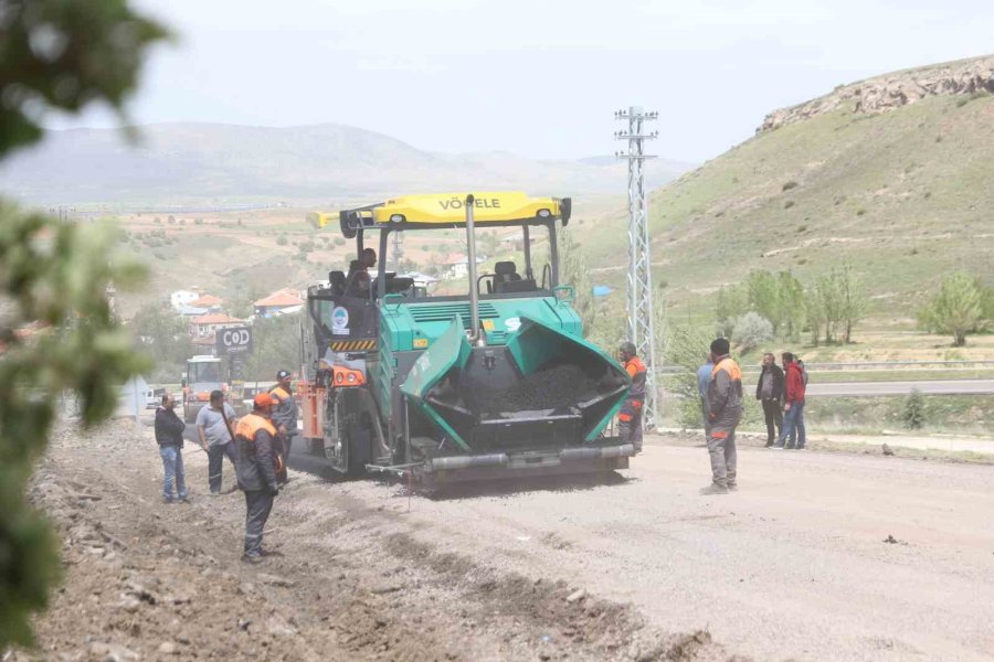 Yeni İş Makineleri Pınarbaşı’nda Yol Çalışması Yaptı