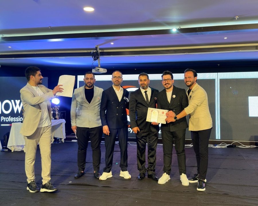 Türkiye Ve Dünya Şampiyonu Kuaför, Meslektaşlarını Puanladı