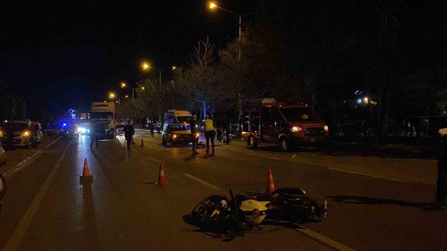 Otomobilin Çarptığı Motosiklet Sürücüsü Hayatını Kaybetti