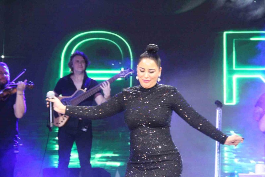 Zara Ve Eypio, Mut’ta Hayranlarıyla Buluştu