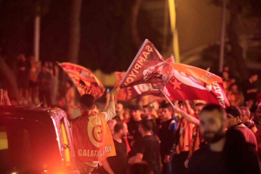 Antalya’da Kutlamalara Damga Vuran Dostluk Görüntüsü