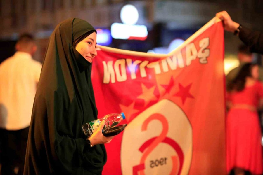 Antalya’da Kutlamalara Damga Vuran Dostluk Görüntüsü