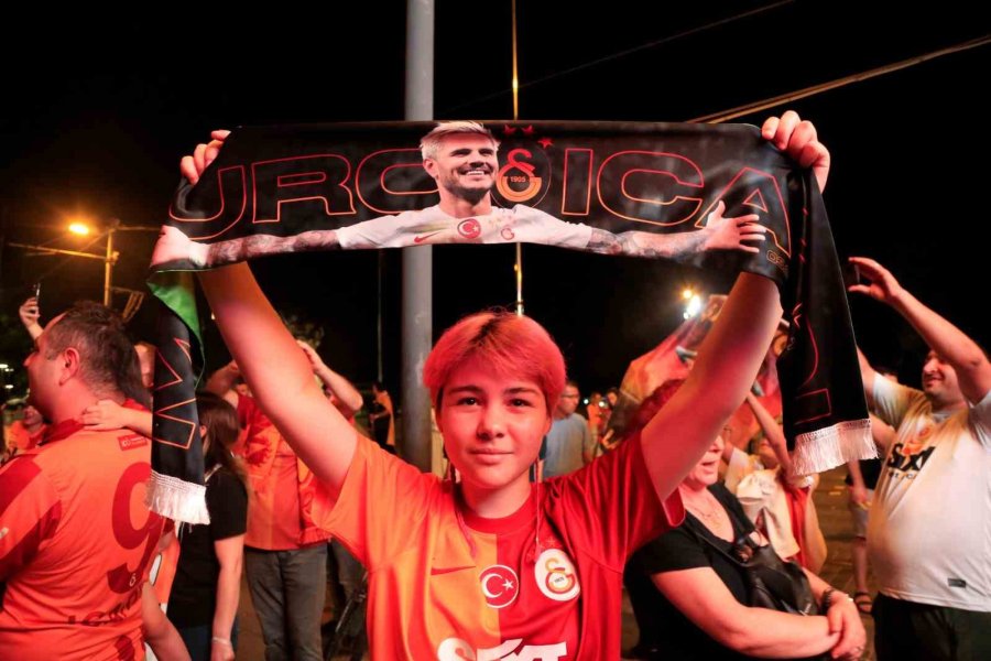 Antalya’da Kutlamalara Damga Vuran Dostluk Görüntüsü