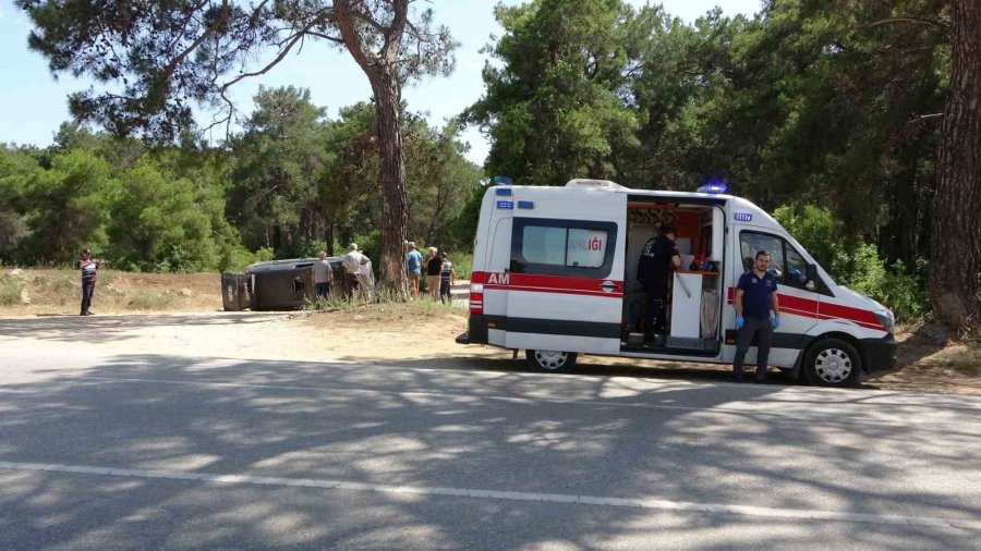 Virajı Alamayan Otomobil Takla Attı