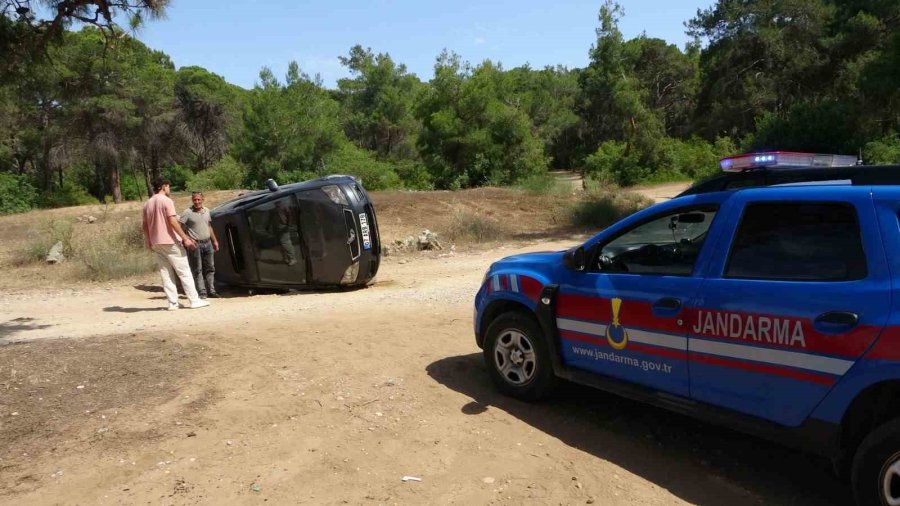 Virajı Alamayan Otomobil Takla Attı