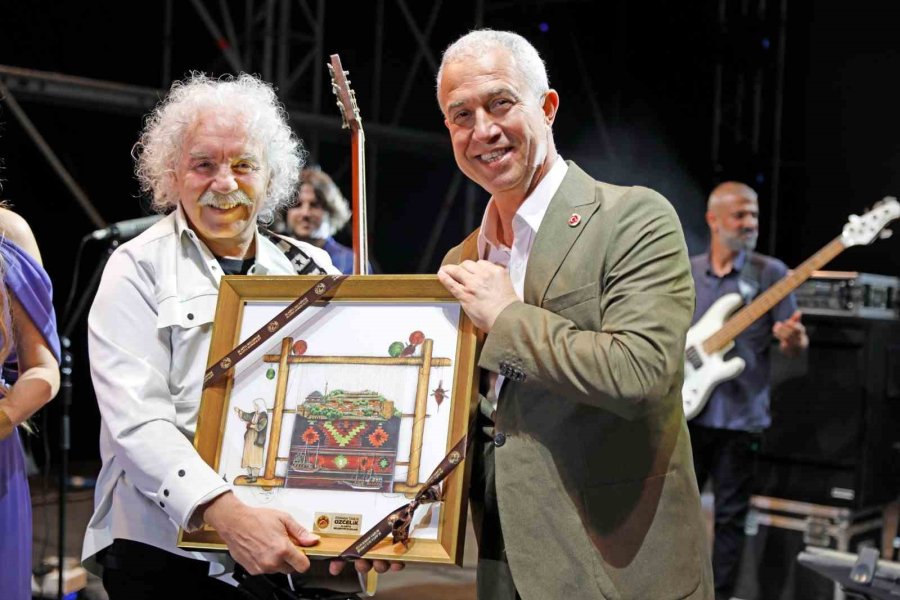 22. Alanya Uluslararası Kültür Sanat Ve Turizm Festivali Yeni Türkü Konseriyle Sona Erdi