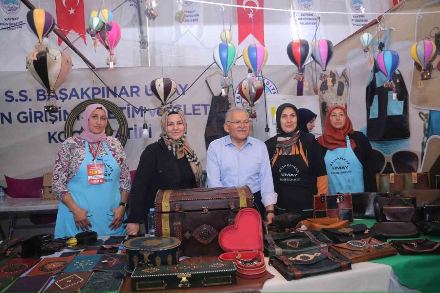 Başkan Büyükkılıç, Kayseri 2. Kadın Kooperatifleri Fuarı Ve Yöresel Ürünler Fuarı’nı Ziyaret Etti