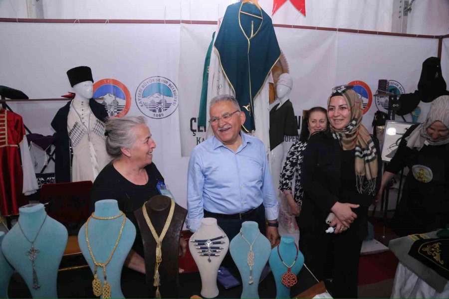 Başkan Büyükkılıç, Kayseri 2. Kadın Kooperatifleri Fuarı Ve Yöresel Ürünler Fuarı’nı Ziyaret Etti