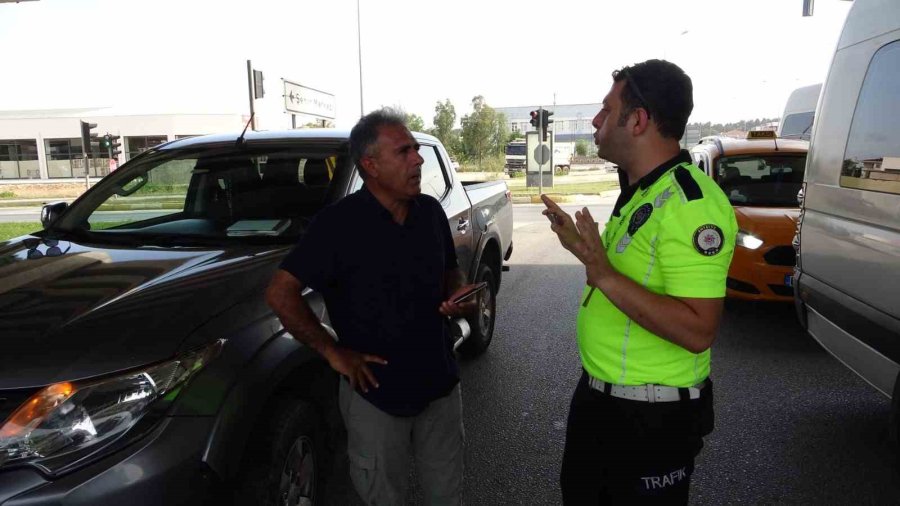 Motosiklet Kamyonete Çarptı: 1 Yaralı